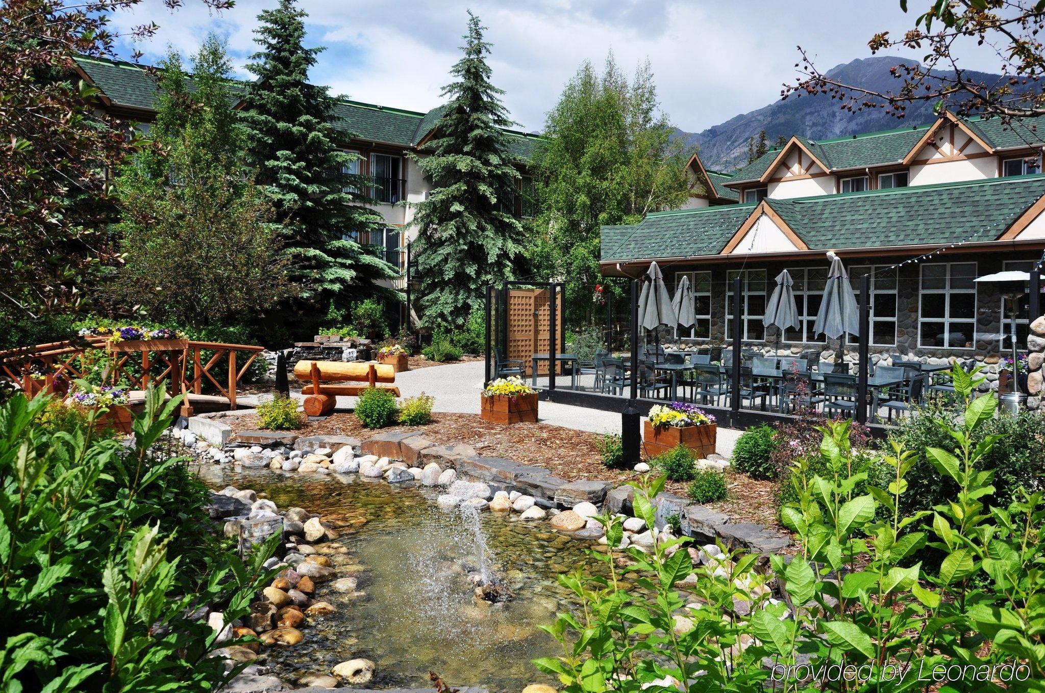 Coast Canmore Hotel & Conference Centre Exterior photo