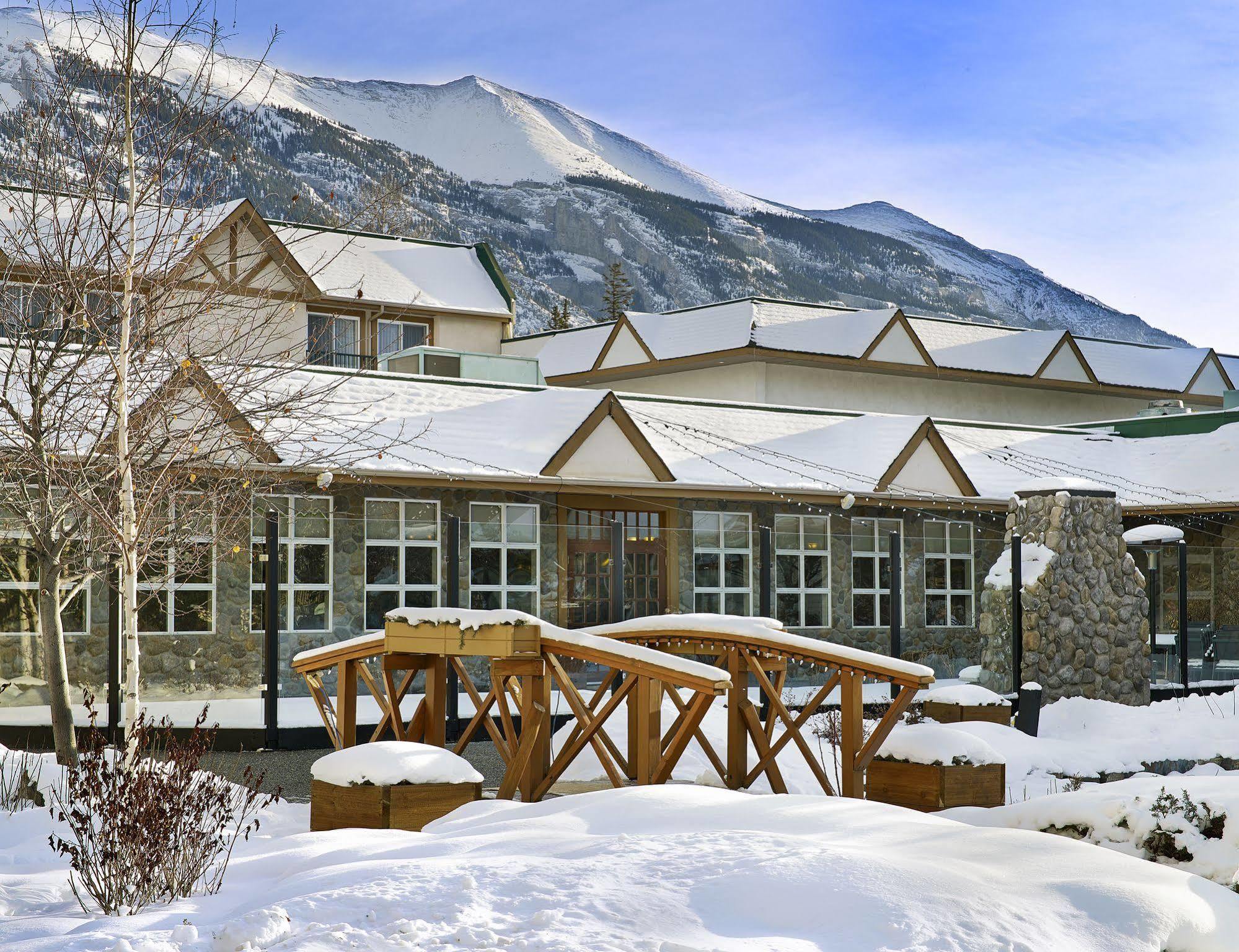 Coast Canmore Hotel & Conference Centre Exterior photo