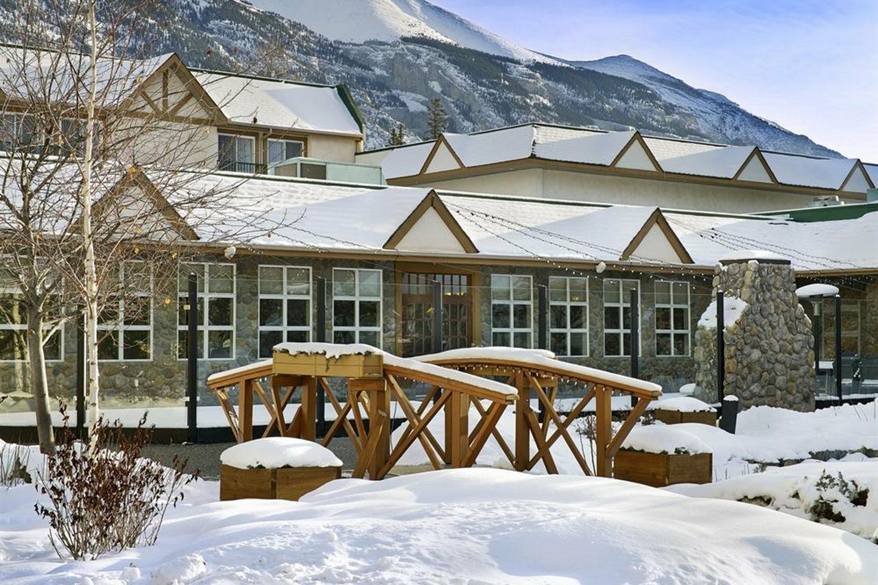 Coast Canmore Hotel & Conference Centre Exterior photo